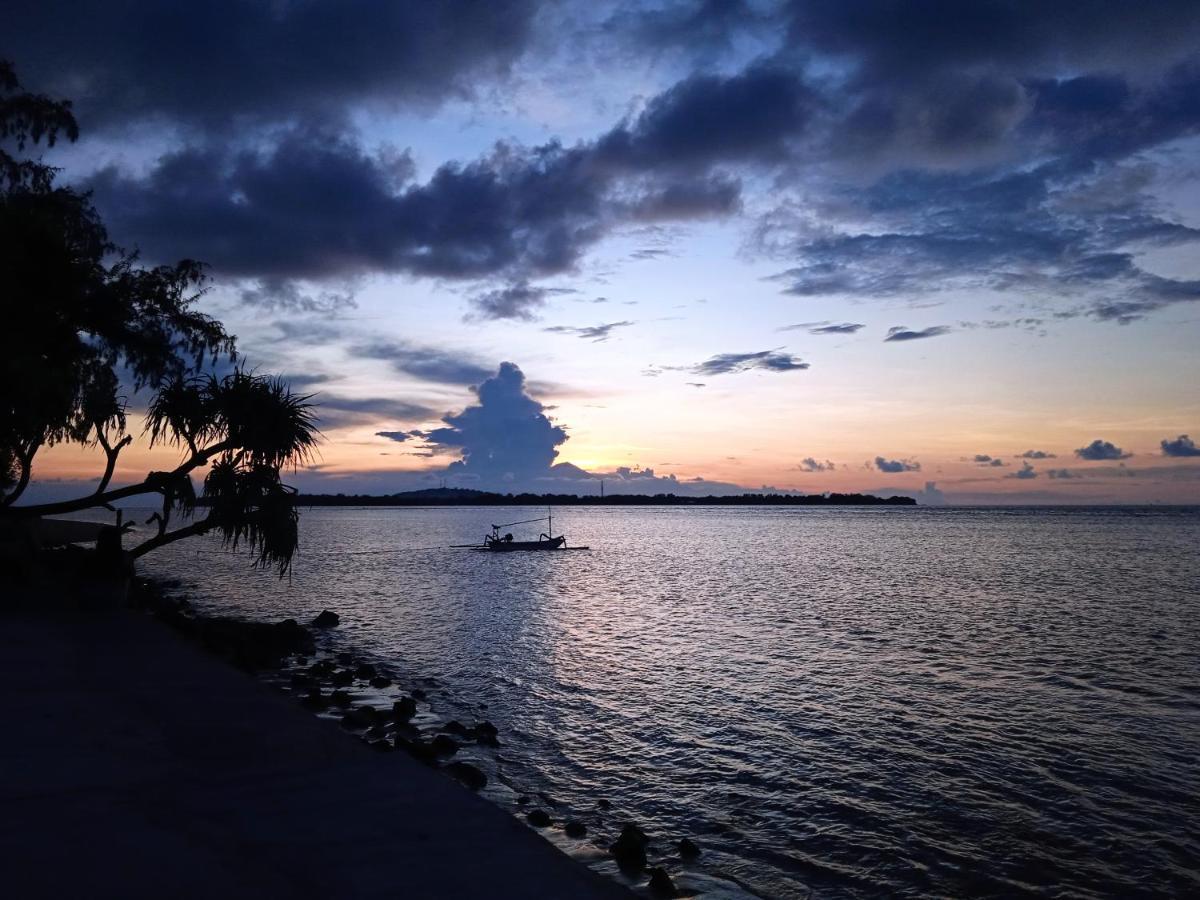 Bintang Tiga Bungalows 吉利阿尔 外观 照片