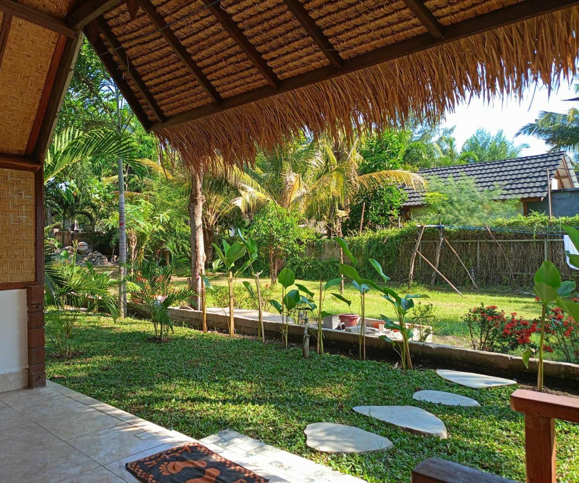 Bintang Tiga Bungalows 吉利阿尔 外观 照片