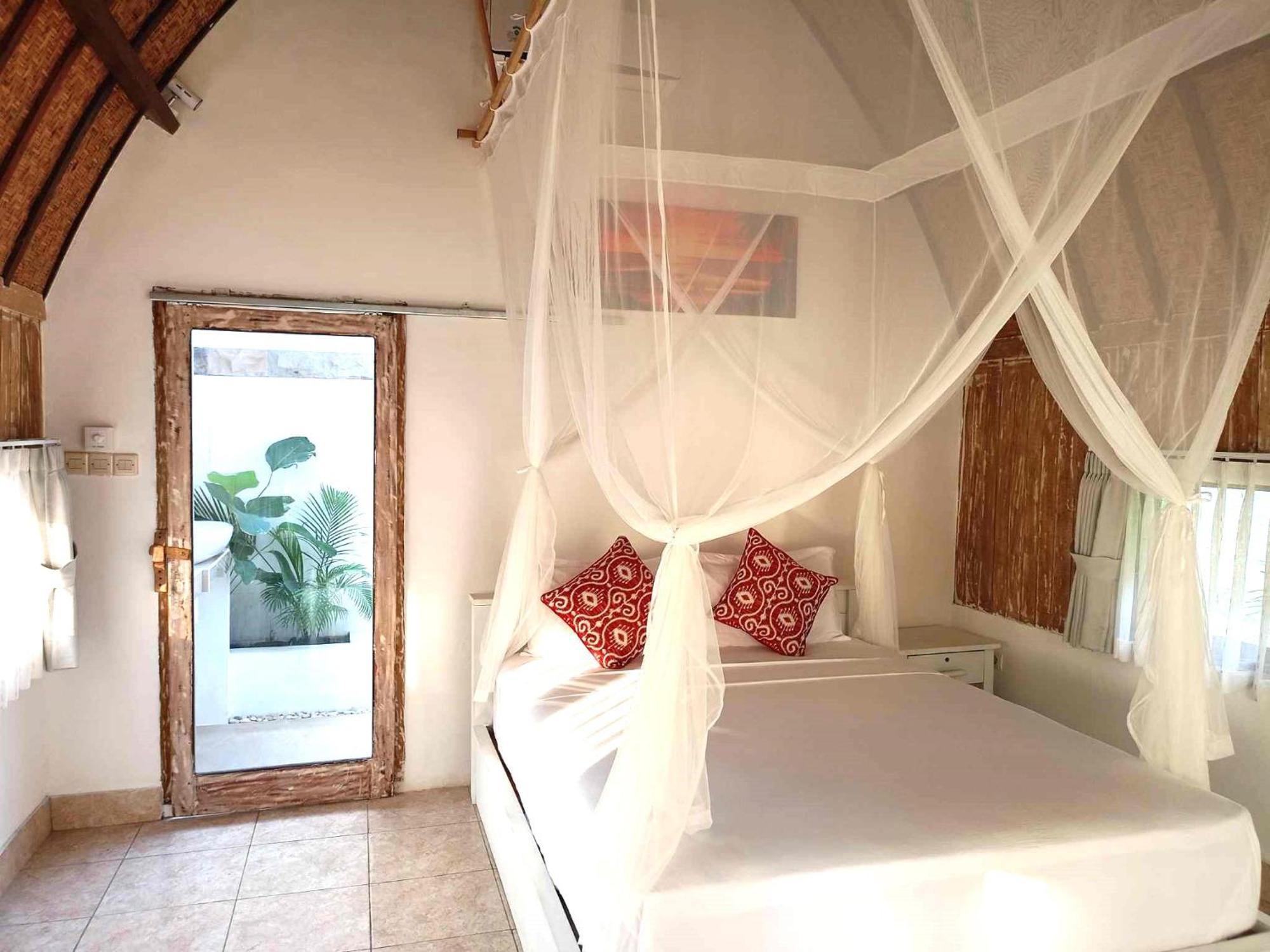 Bintang Tiga Bungalows 吉利阿尔 外观 照片