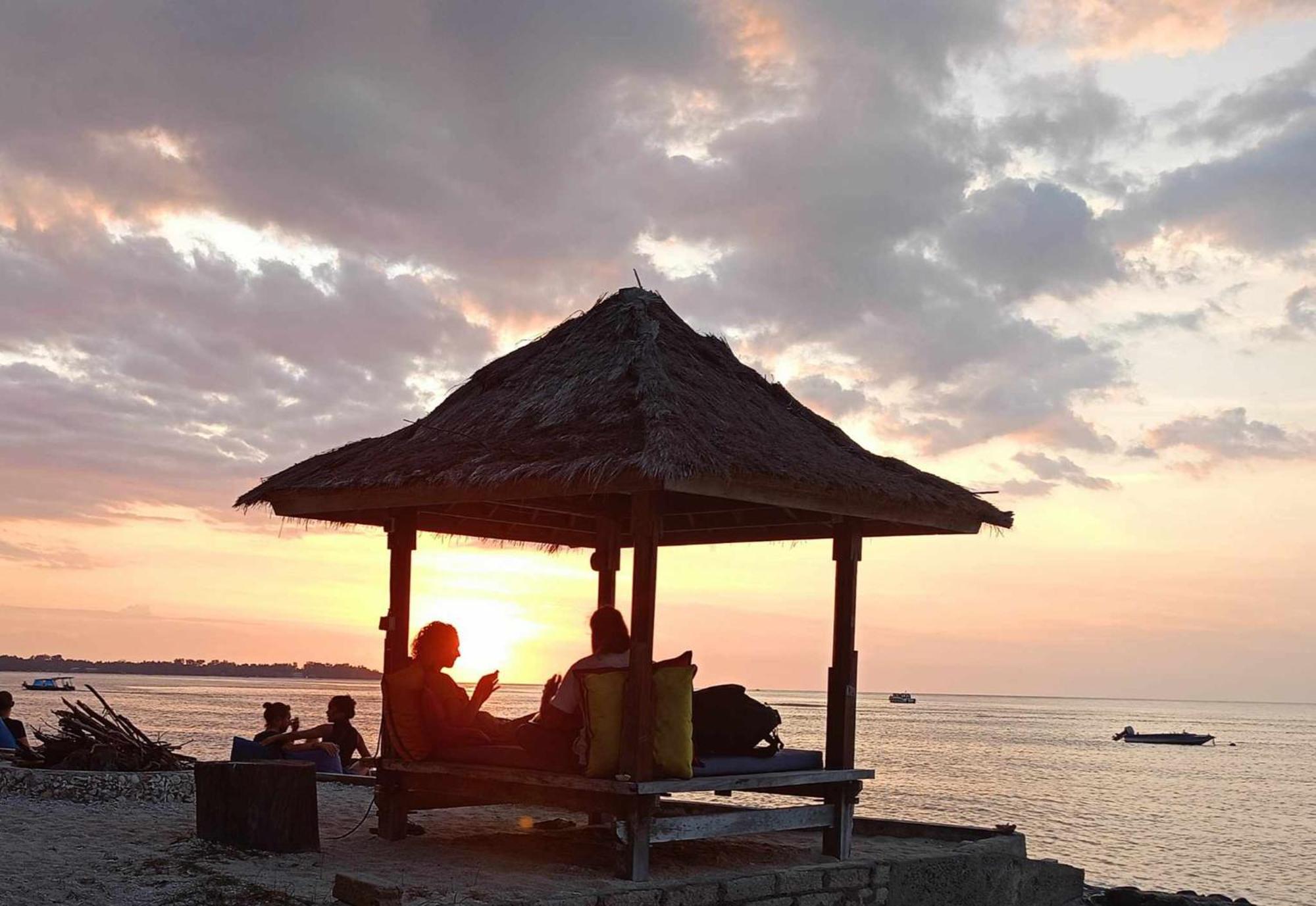 Bintang Tiga Bungalows 吉利阿尔 外观 照片