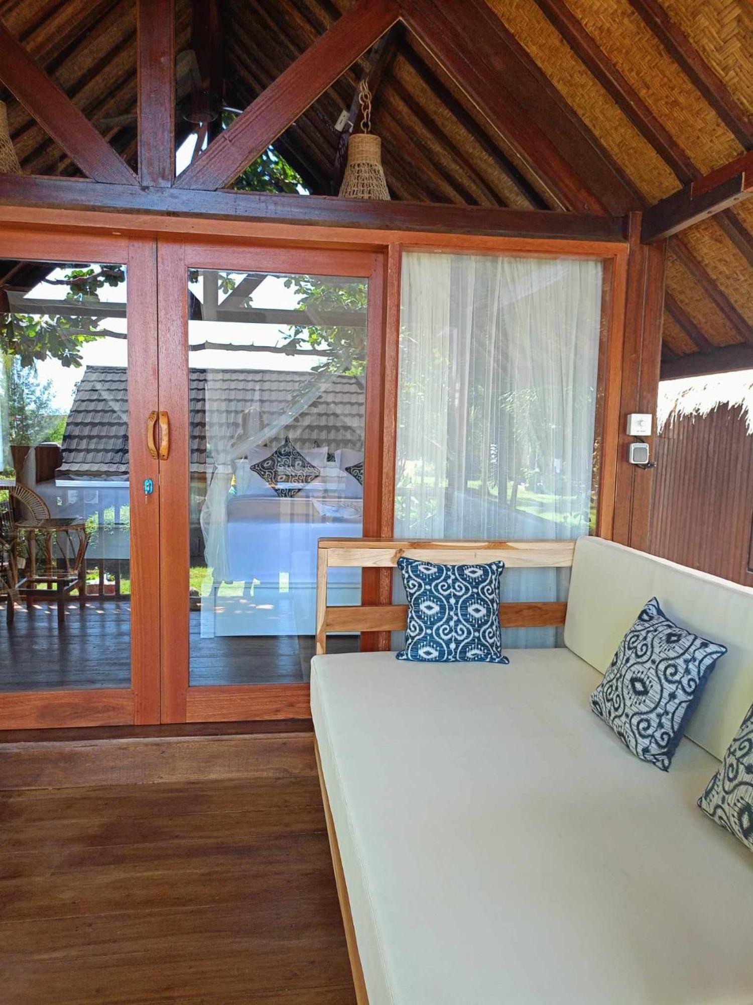 Bintang Tiga Bungalows 吉利阿尔 外观 照片