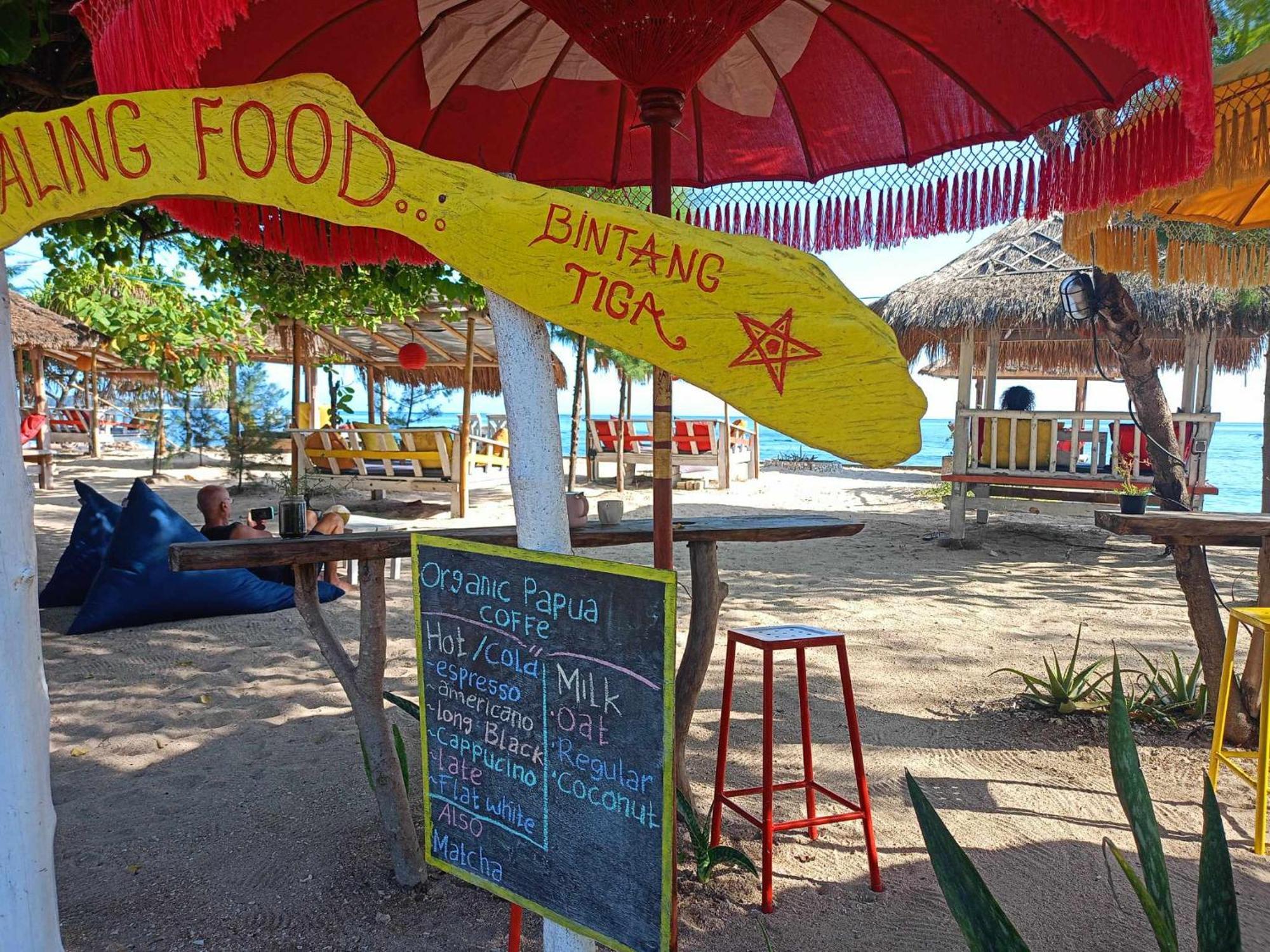 Bintang Tiga Bungalows 吉利阿尔 外观 照片